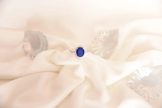 טבעת מלכות כסף/ציפוי זהב ואבנים לפי הצבע